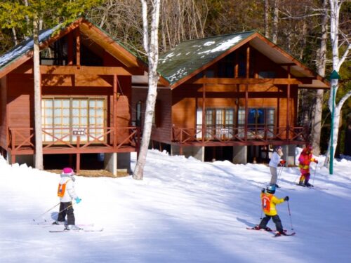 かたしな高原　チャイルドロッヂ　関東の子連れで雪遊びできるホテル8選!ゲレンデ直結やスキー場近くの温泉宿